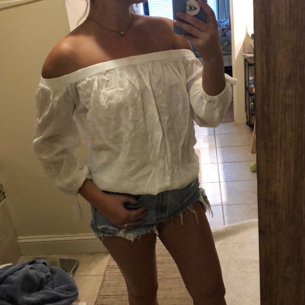 Off the shoulder pineapple top!